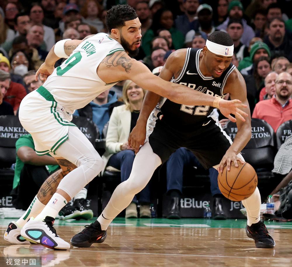 普莱亚本人 普莱亚本人