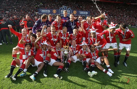 它背后隐藏 它背后隐藏